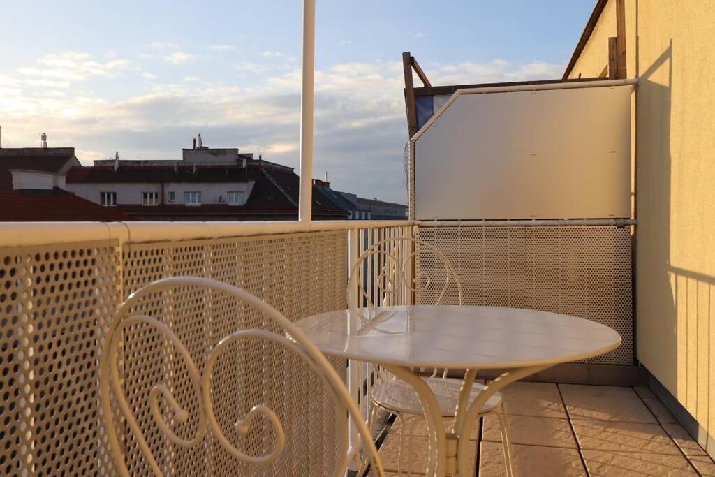 Brilliant View: Balcony Home, Modern, Stylish And Newly Renovated Wiedeń Zewnętrze zdjęcie